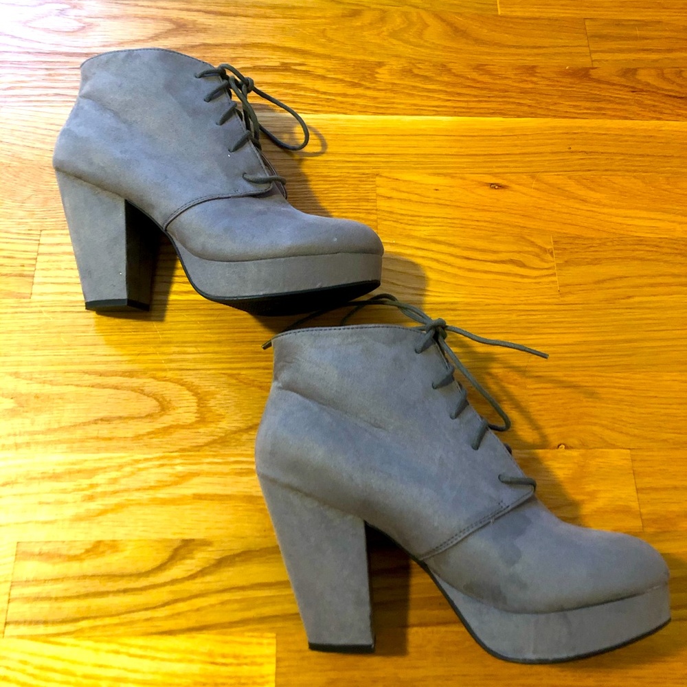 Like new gray lace up booties